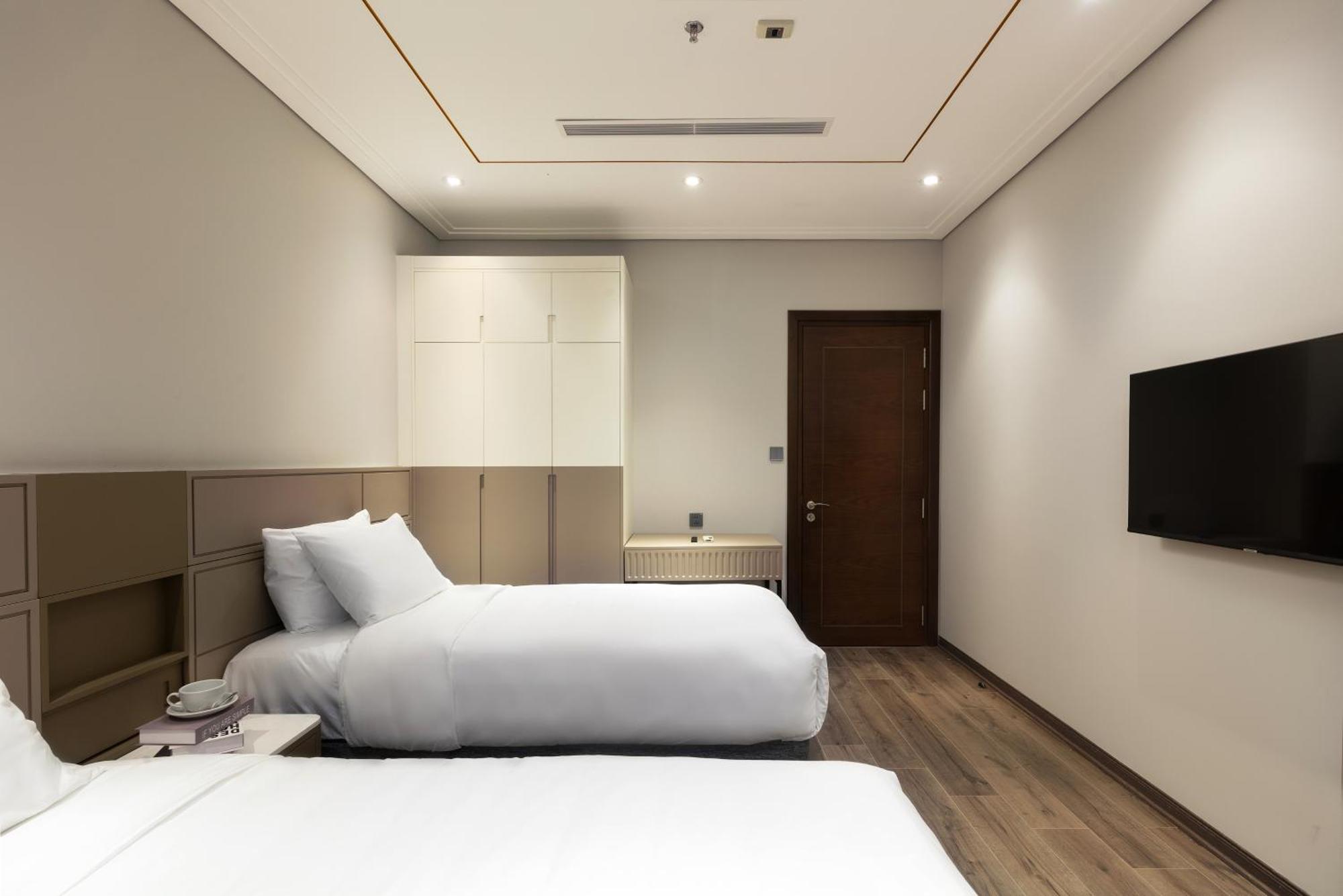 Neo Classic By The Lake Hanoi Exterior photo
